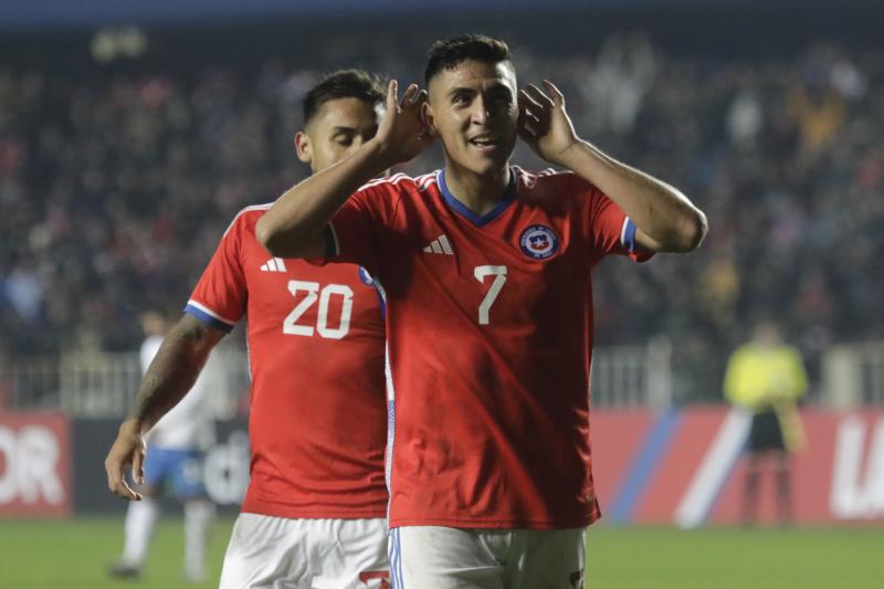 Juan Delgado asistió el segundo gol de Marcelino Núñez en el triunfo de la Roja ante Cuba. (Photosport)