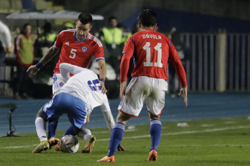 Matías Zaldivia en el partido de la Roja ante Cuba (Photosports)