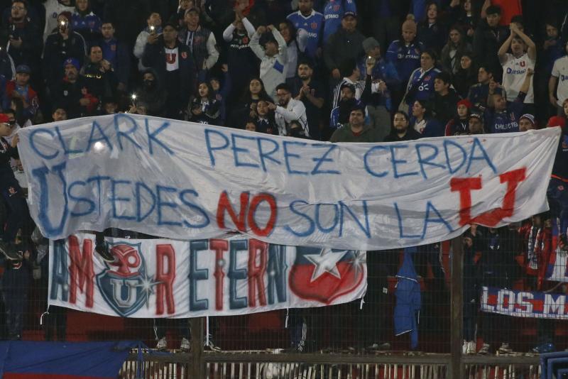 Los hinchas de la U se manifestaron.