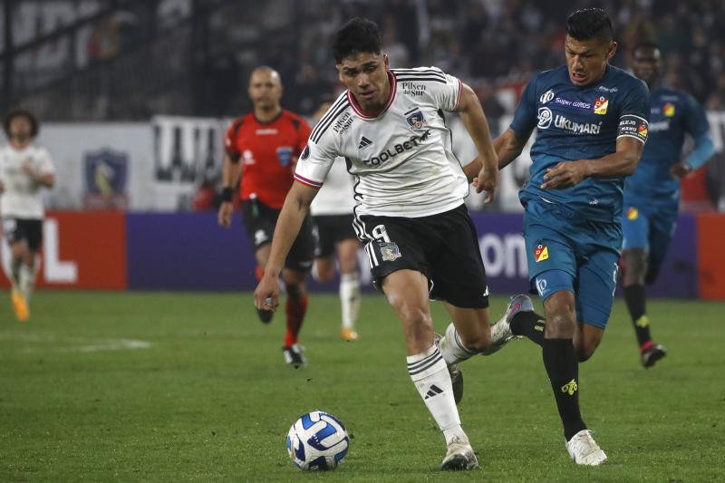 Damián Pizarro tuvo varios oportunidades de gol claras para Colo Colo - Photosport