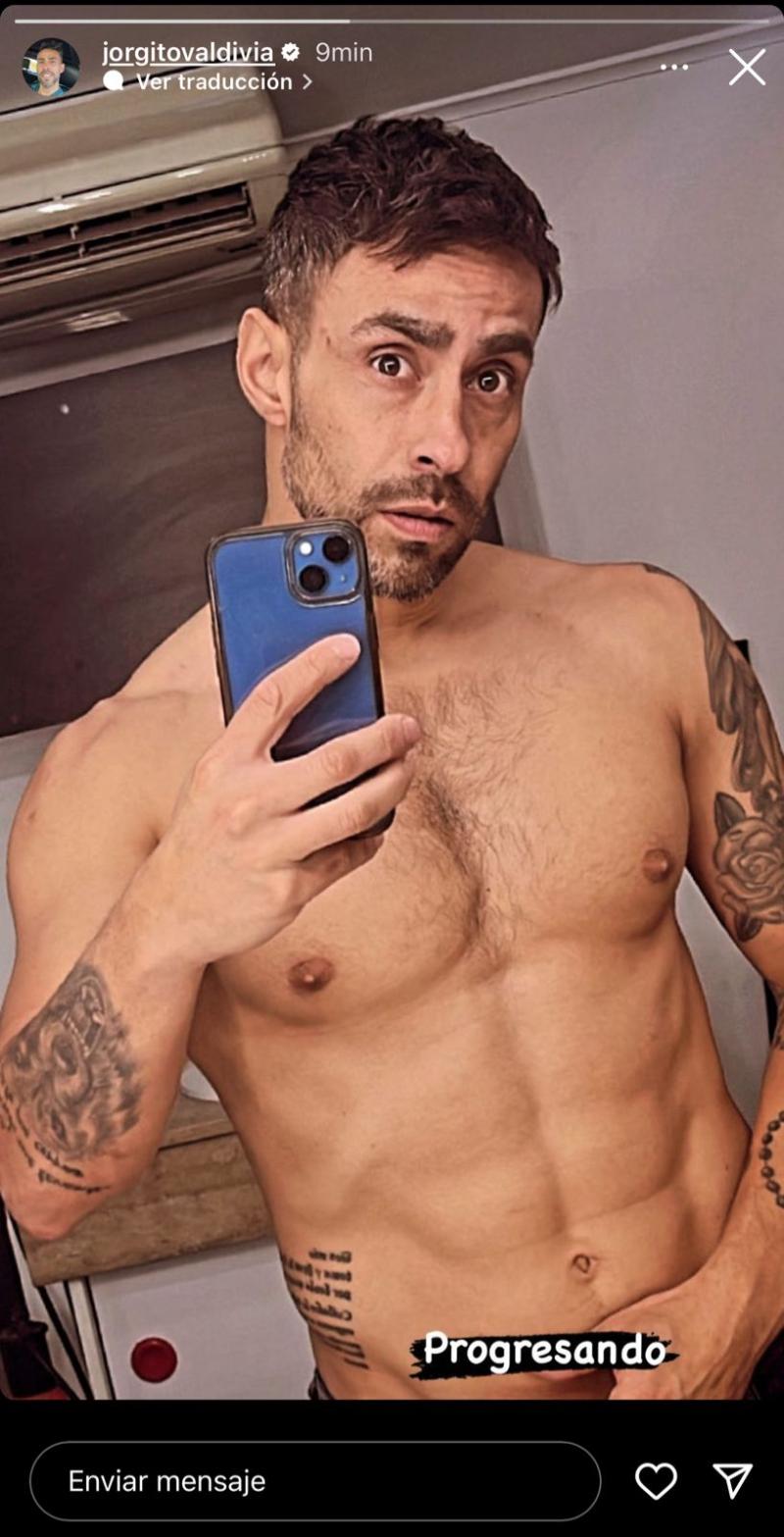 Jorge Valdivia encendió las redes con osada imagen.