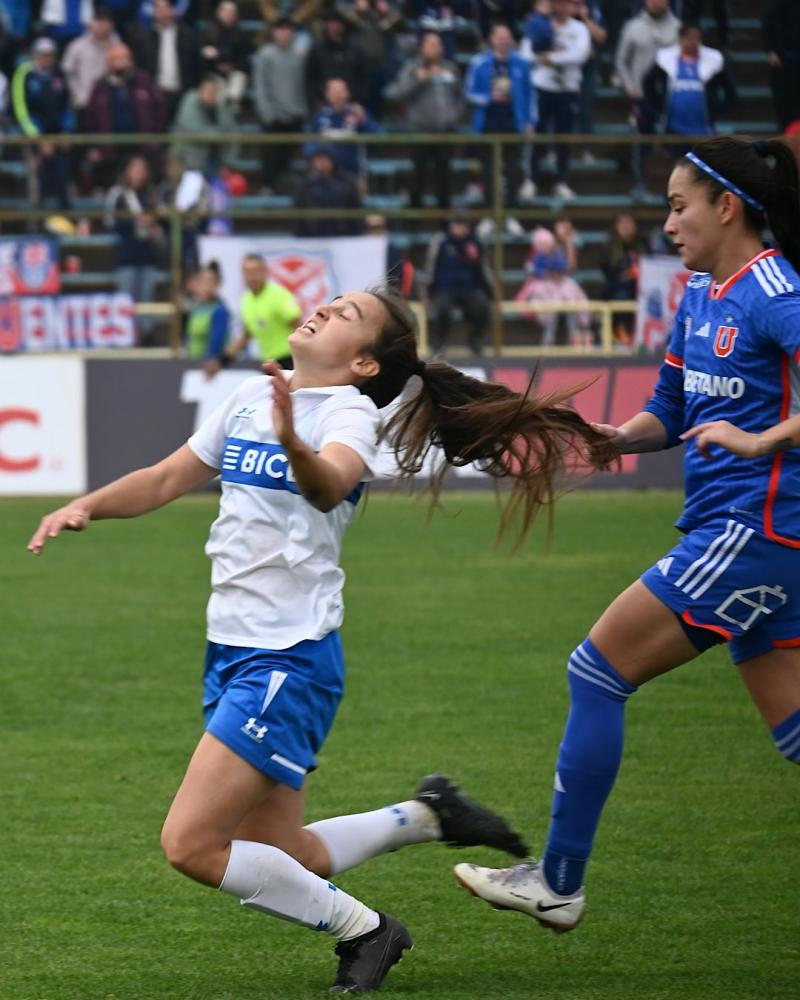 Agustina Heyermann y Yaki Vecca en el Clásico Universitario Femenino (Foto: Universidad Católica)