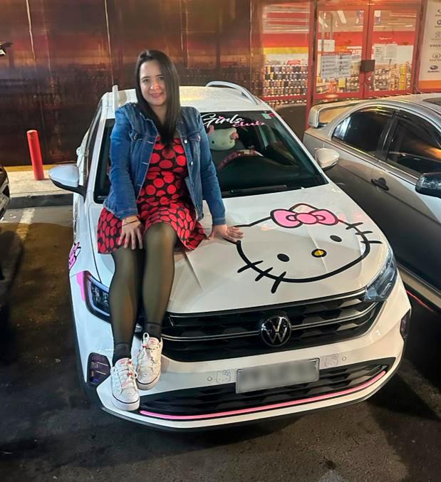 Auto Hello Kitty causa furor en usuarios de Uber en Santiago: “Se devuelven para tomar fotos”