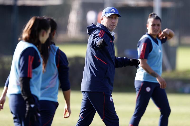 Antonia Canales se sumó al trabajo de Luis Mena.