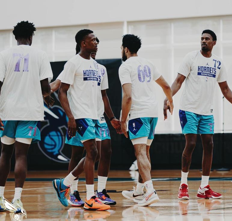 Michael Jordan vende sus acciones en los Charlott Hornets. (@hornets)