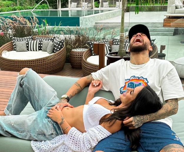 Neymar pidió disculpar publicas a su novia Bruna Biancardi tras reconocer infidelidad.