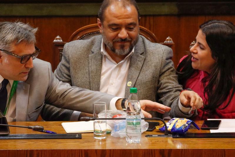 Gentileza - Ministro Ávila recibe colación Junaeb