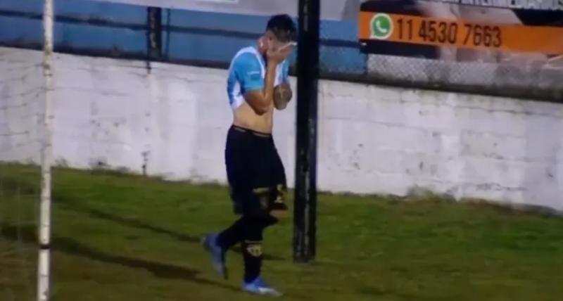 Leonel Ovejero sufrió insólita expulsión en el fútbol argentino. Crédito: Captura