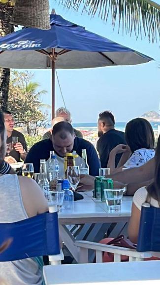 Gary Medel con Arturo Vidal (NewsAlmirantee)