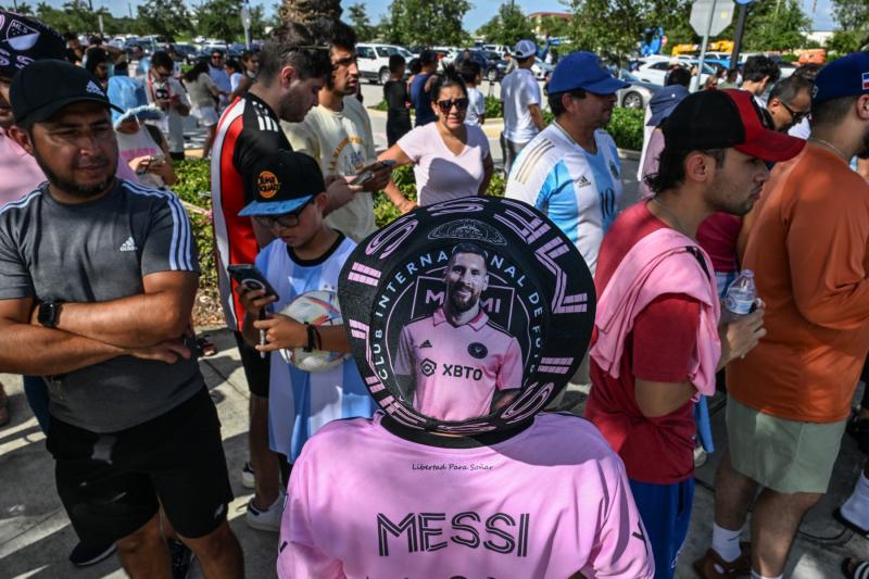 AFP - Fanáticos ansiosos por ver a Lionel Messi