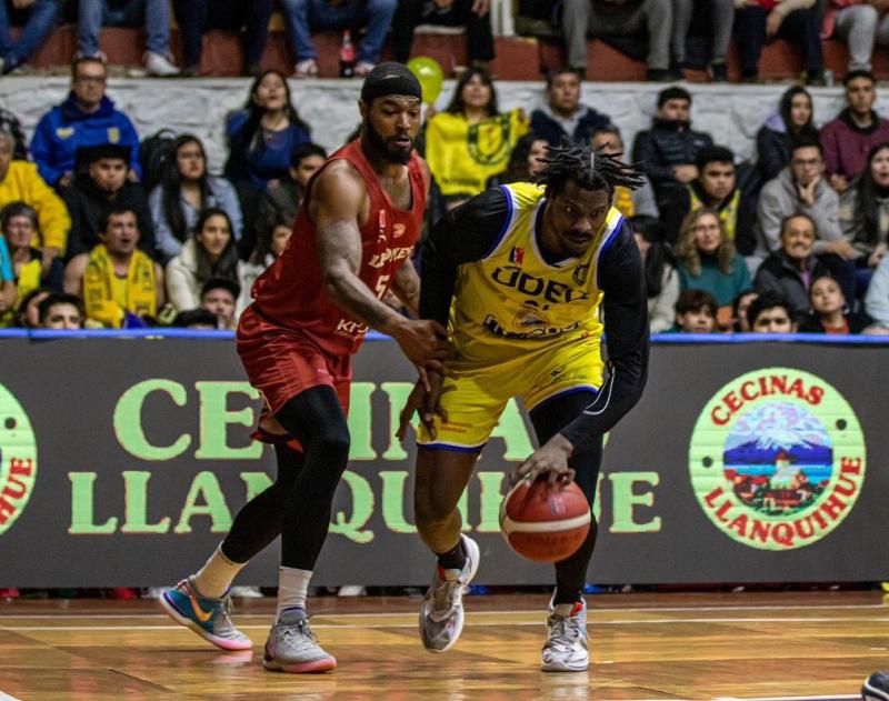 La UdeC sacó una importante ventaja en el cuarto juego de las finales de la LNB. / Foto: @basketudecoficial