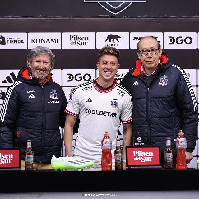 Pablo Parra fue presentado en Colo Colo. Imagen: Instagram.