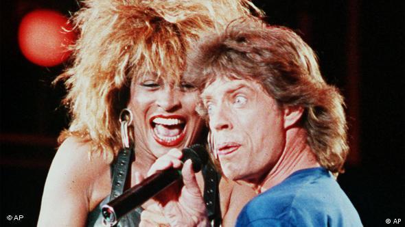 Tina Turner junto a Mick Jagger en julio de 1995