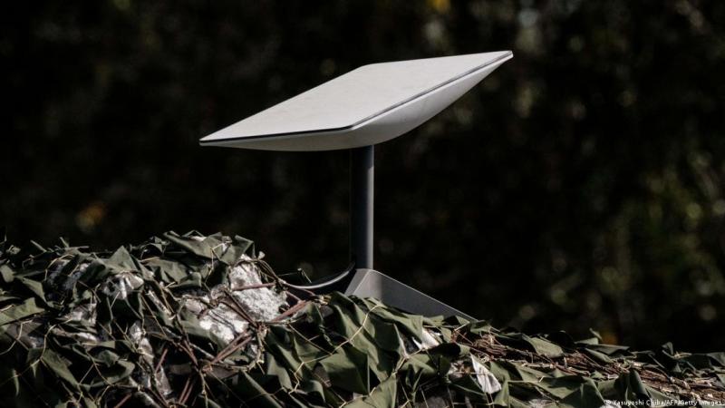 Una antena terrestre para la recepción de señales de Starlink