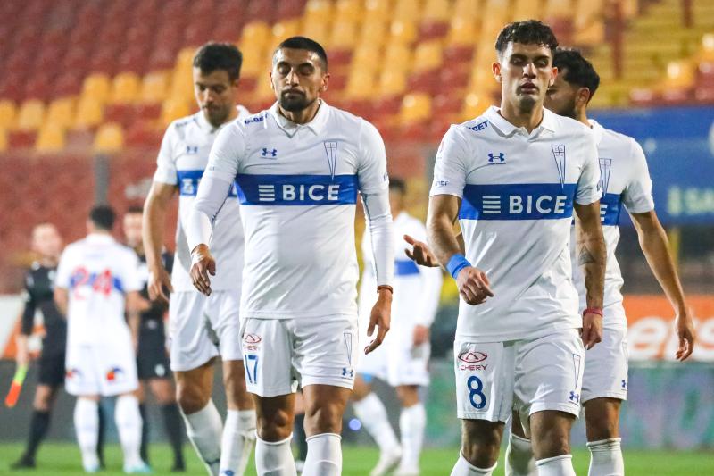 Hinchas de la UC perdieron la paciencia y enviaron fuerte amenaza a los jugadores. (Agencia Uno)