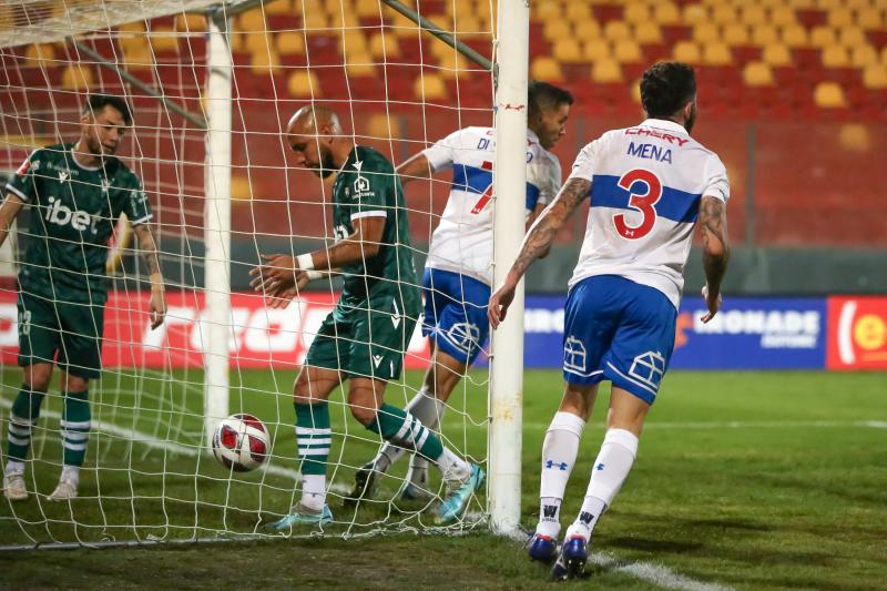 La UC se puso en ventaja con un autogol de Andrés Barboza (Foto Agencia Uno)