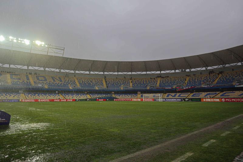 La lluvia no permitió el duelo de chilenos en la Copa Sudamericana - Agencia UNO