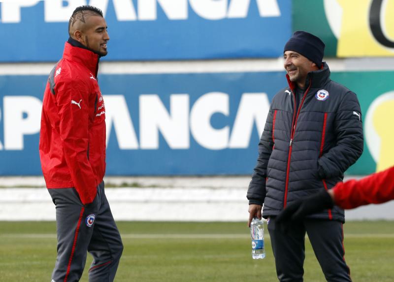 Arturo Vidal cortó toda relación con Jorge Sampaoli. / Agencia Uno