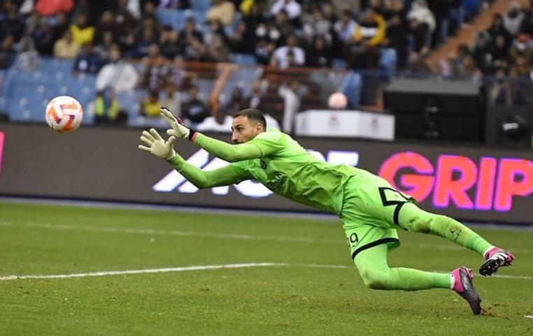 Gianluigi Donnarumma sufrió violento asalto en París. Crédito: @donnarumma