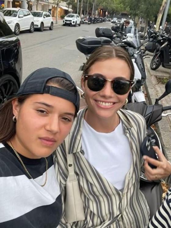 Foto de Clara Chía con fanática (Pantallazo Tiktok)