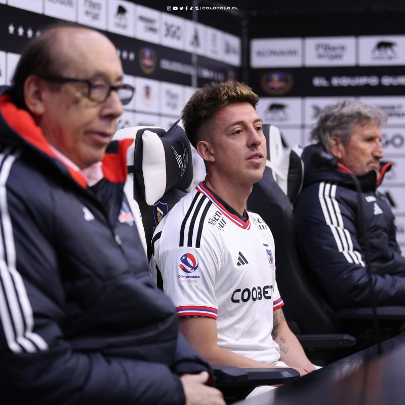 Pablo Parra durante su presentación en Colo Colo.