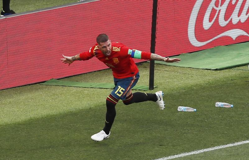 Sergio Ramos podría ser compañero de Pulgar en Flamengo. Imagen: Photosport.