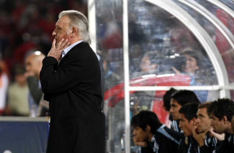 Coco Basile fue el técnico de Argentina que perdió el 'histórico' partido ante la Roja en 2008 - Photosport