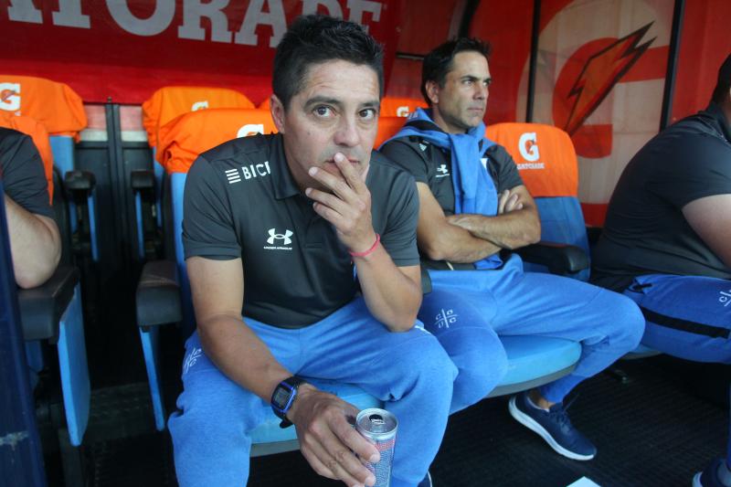 El nombre de Rodrigo Valenzuela nuevamente suena para un interinato en la UC. / Photosport