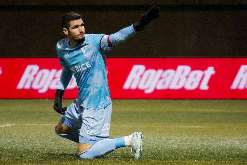 Matías Dituro se va de la UC en una operación que no le dejará un peso al club. (Photosport)