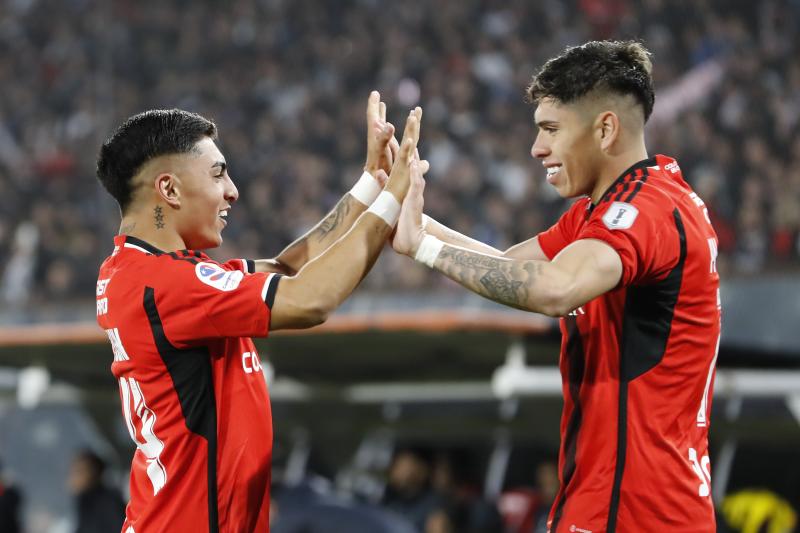 Colo Colo presentó su tercera camiseta y el diseño se llenó de críticas. (Photosport)