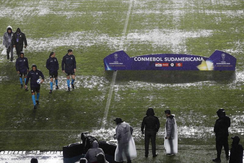 El duelo entre Audax Italiano y Ñublense debió ser suspendido por intensas lluvias en Concepción. (Photosport)