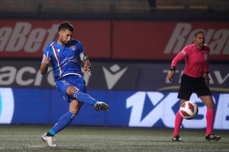 Gonzalo Sosa anotó un doblete en el triunfo de Audax Italiano sobre Curicó Unido. Crédito: Photosport.