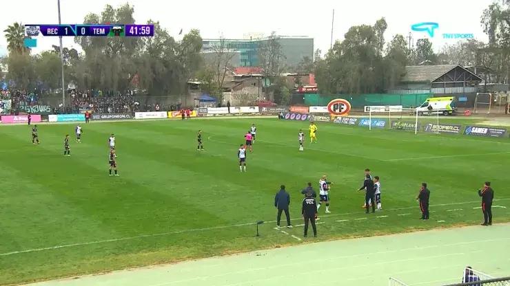 Un fuerte sismo se registró durante el duelo entre Deportes Recoleta y Deportes Temuco. Imagen: Pantallazo.