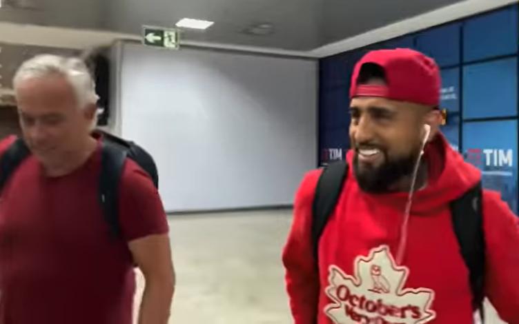La llegada de Arturo Vidal a Curitiba - Captura