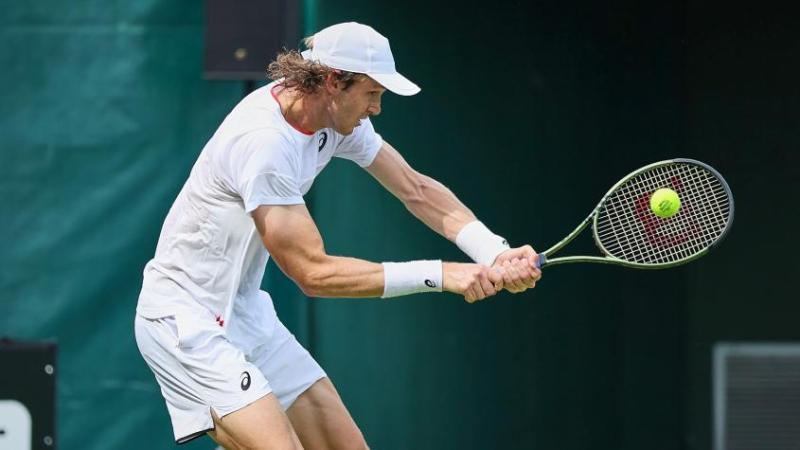Nicolás Jarry se mide ante Jason Kubler en Wimbledon. Crédito: AFP.