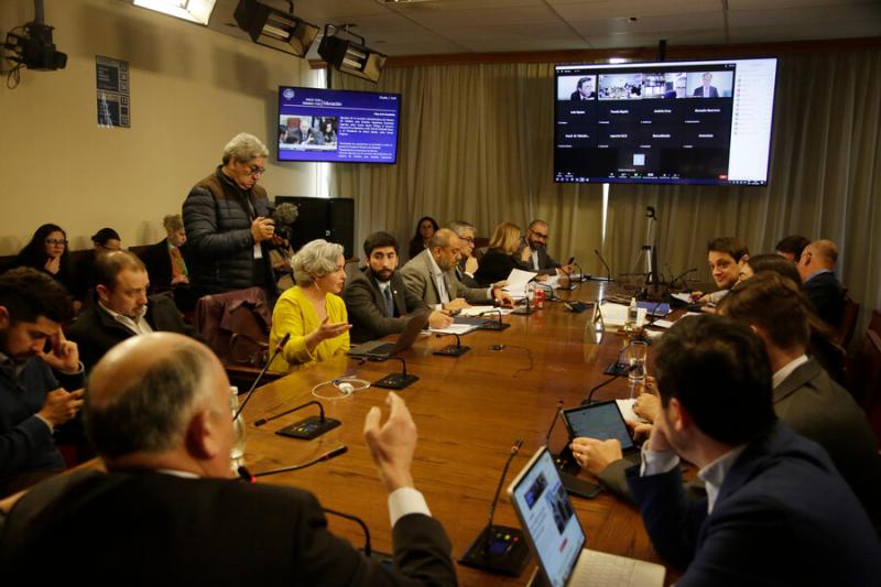 Agencia Uno - Comisión de Educación