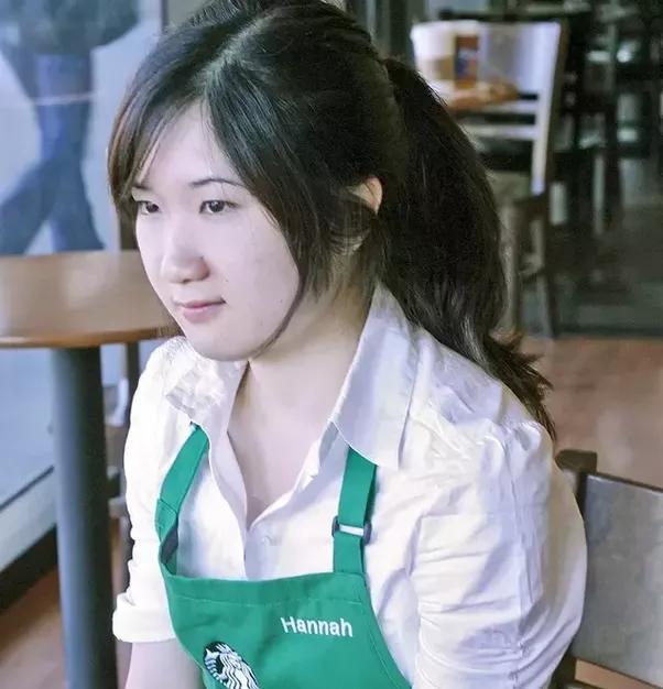 "Hannah" la barista de Starbucks que contestó la llamada - Marketing Mind