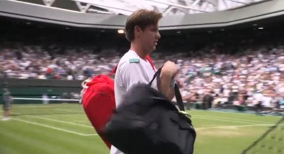 Nicolás Jarry se despidió de Wimbledon regalando sus raquetas a unos niños (Star+)
