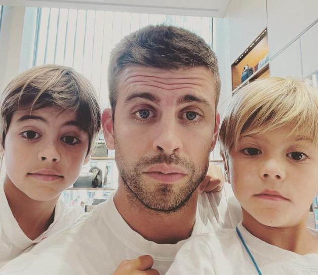 Gerard Piqué estuvo acompañado de sus hijos Milan y Sasha.