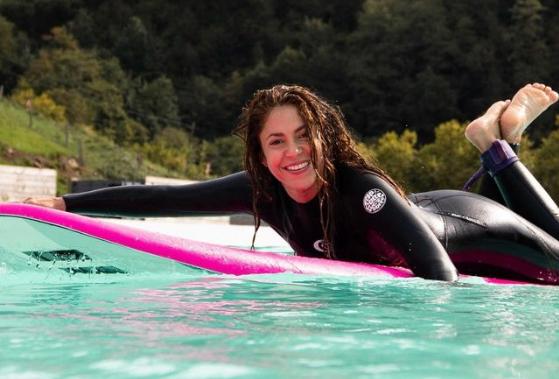 Shakira sufrió un accidente haciendo surf.