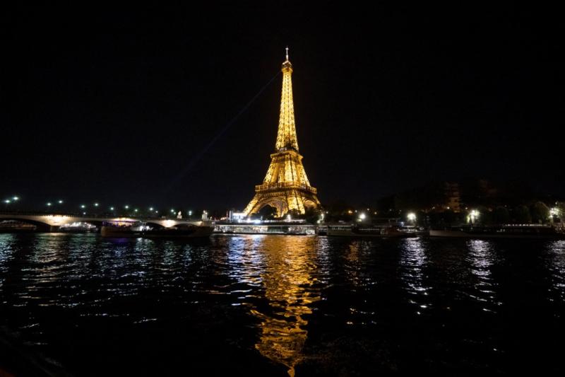 Dos turistas de EEUU ebrios pasan la noche en la Torre Eiffel