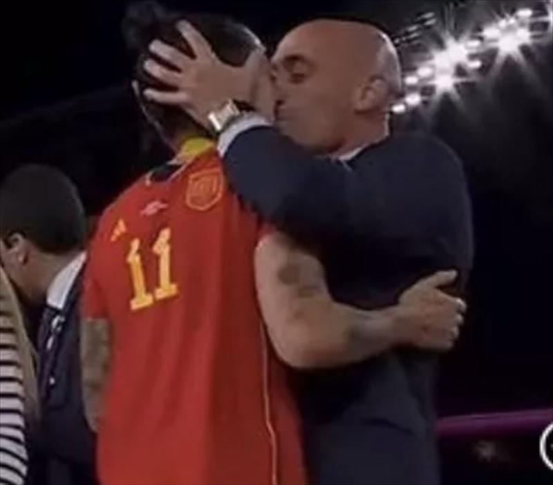 Luis Rubiales besó sin consentimiento a Jennifer Hermoso - Créditos: Pantallazo