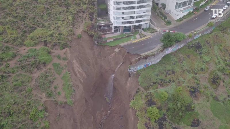 T13 - Socavón amenaza a edificio en Cochoa, Viña del Mar