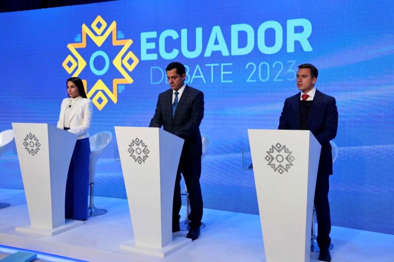 Luisa González, Havier Hervaz y Daniel Noboa - AFP