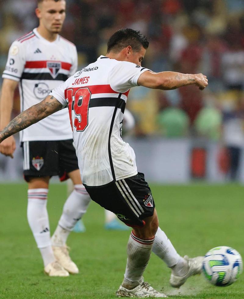 James Rodríguez lanzó su penal a las nubes en la definición. Imagen: Instagram.