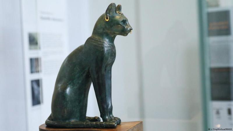 La diosa felina más conocidad es Bastet, que representa la protección, el amor y la armonía.