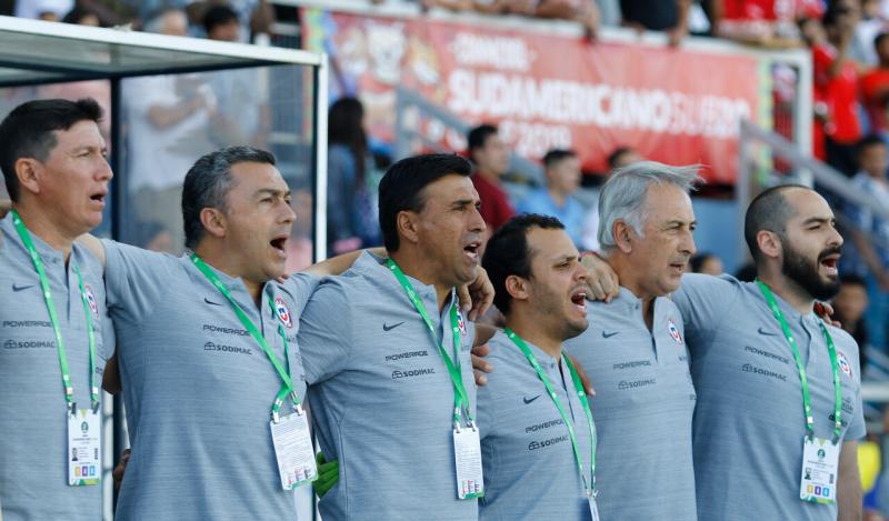 Óscar Wirth (penúltimo a la derecha) dejó Cobreloa. Imagen: Agencia Uno.