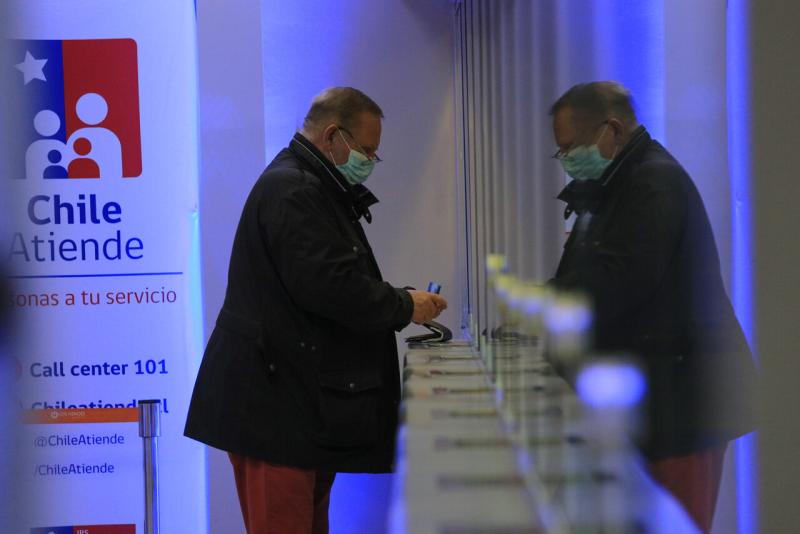 Agencia Uno - Adulto mayor recibe su aguinaldo por Fiestas Patrias