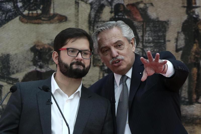 Agencia Uno - Gabriel Boric y Alberto Fernández.