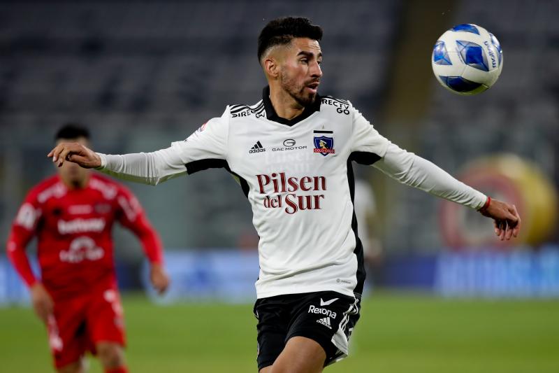 Juan Martín Lucero recibió duro castigo por parte de la FIFA tras su polémica salida de Colo Colo. (Agencia Uno)